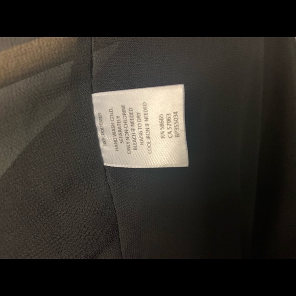 Black off the shoulder women’s Lg BP. Blouse. - Picture 4 of 4